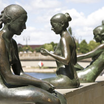 Nudes by the Spree, Berlin