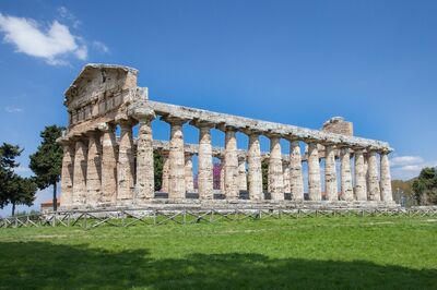 Paestum temple1 - 1