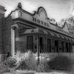 Golden Gulley Hotel