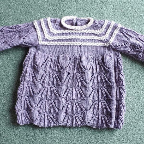 Baby dress with raglan sleeves