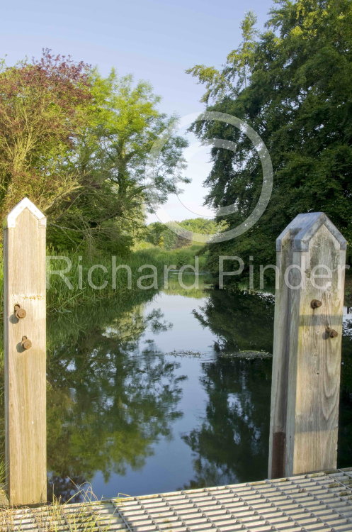 Looking through the Sluice, Bell Mills