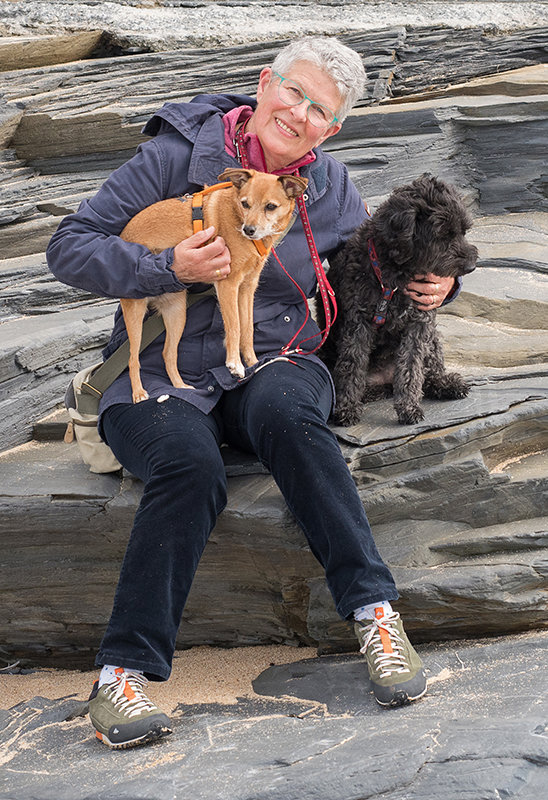 Ich, mit mit den Hunden Tati und Ella.