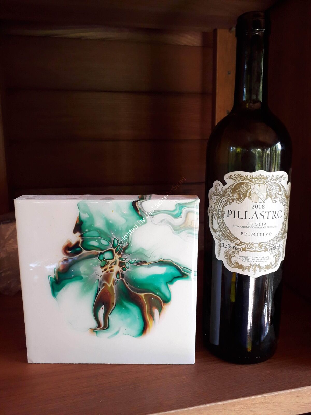 Green bloom and wine