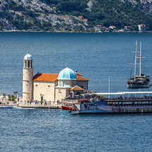 4144-Boka Bay Our Lady of the Rocks tourist boat