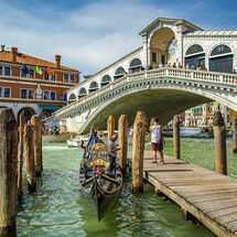 4179-Venice Rialto Bridge gondola jetty