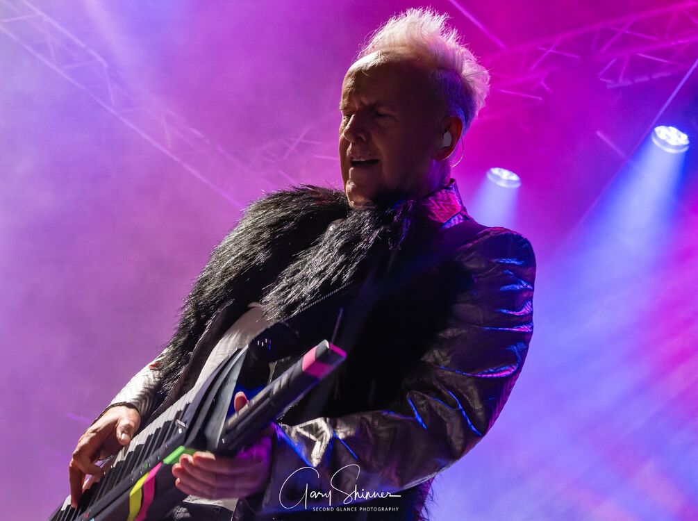 Howard Jones 44
