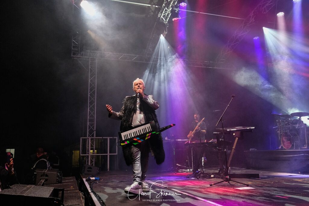 Howard Jones 49
