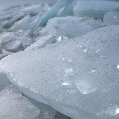 Winter: ice at the IJsselmeer