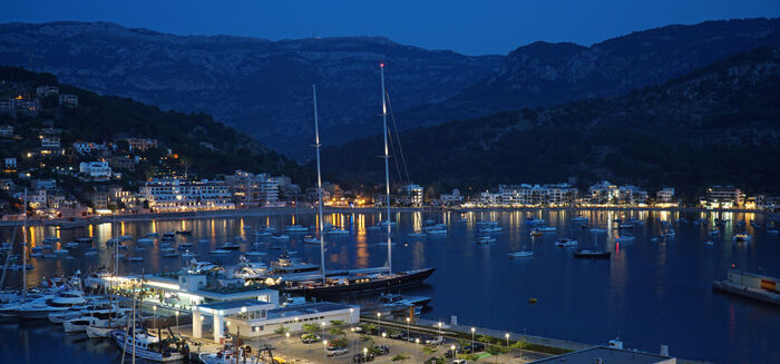 Port de So´ller at Night