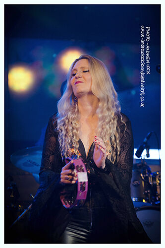 MOSTLY AUTUMN - THE ROBIN 2, BILSTON 22/12/24