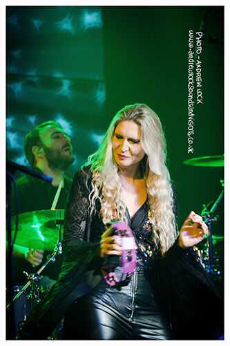 MOSTLY AUTUMN - THE ROBIN 2, BILSTON 22/12/24