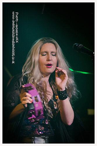 MOSTLY AUTUMN - THE ROBIN 2, BILSTON 22/12/24