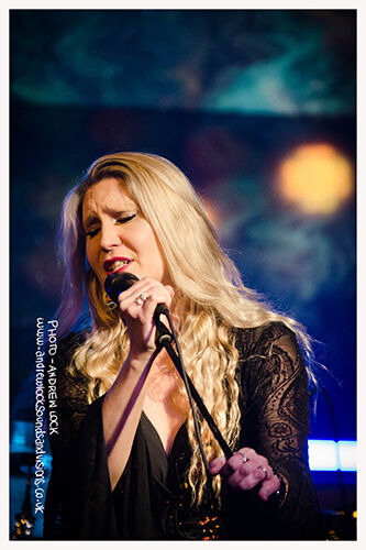 MOSTLY AUTUMN - THE ROBIN 2, BILSTON 22/12/24