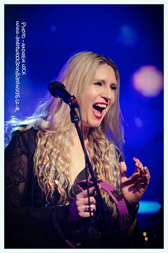 MOSTLY AUTUMN - THE ROBIN 2, BILSTON 22/12/24