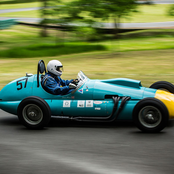 La Vie en Bleu 2019, Prescott Speed Hill Climb, #26 blue and yellow vintage single seat racing car at speed up prescott hill climb