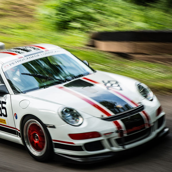 Best of British 2019, Shelsley Walsh, #47 black white and red porsche gt3 race car assending shelsley walsh hill climb at speed