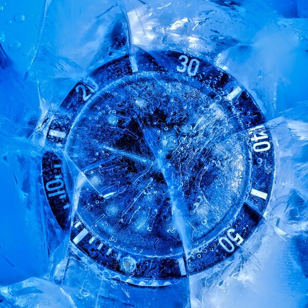 steve-shelley-ssshoot-covid-lockdown-004 rolex watch submersed in frozen water