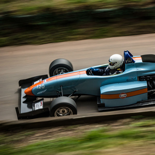 Best of British 2019, Shelsley Walsh, #19 blue and orange gulf racing single seater descending shelsley walsh hill climb at speed