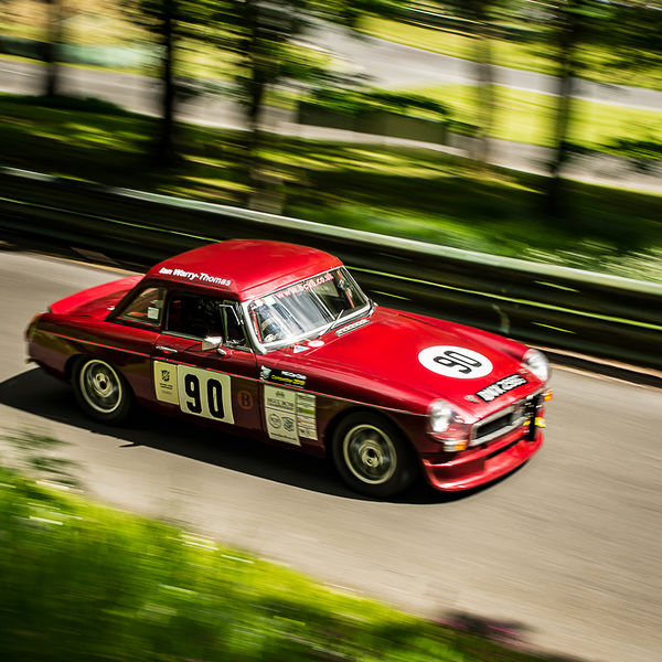 La Vie en Bleu 2019, Prescott Speed Hill Climb, #32 red mg roadster at speed along the back straight at prescott speed hill climb track