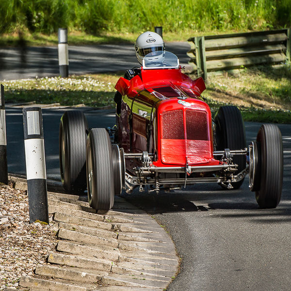 La Vie en Bleu 2019, Prescott Speed Hill Climb, #12 red ERA vintage sports car at speed through the corners at prescott hill climb