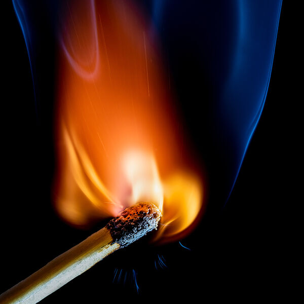 steve-shelley-ssshoot-covid-lockdown-043 match at the moment of ignition with blue and orange flames
