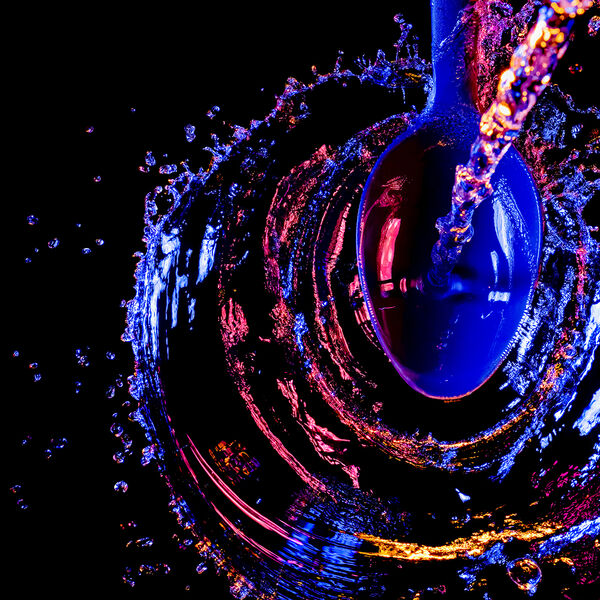 steve-shelley-ssshoot-covid-lockdown-049 water splash onto spoon with colour high speed strobe photography