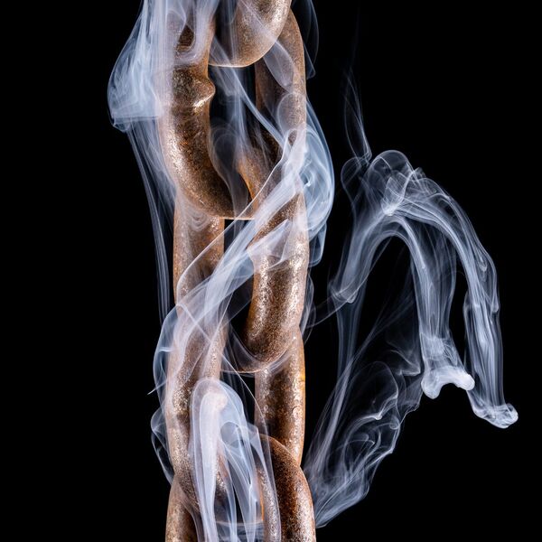 steve-shelley-ssshoot-covid-lockdown-015 high speed strobe capturing rusting chain with smoke trails