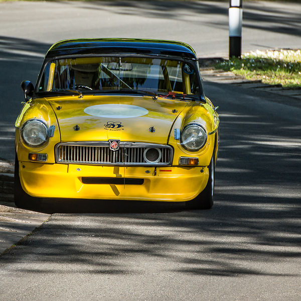 La Vie en Bleu 2019, Prescott Speed Hill Climb, #05 bright yellow MG roadster at speed through the corners at prescott hill climb
