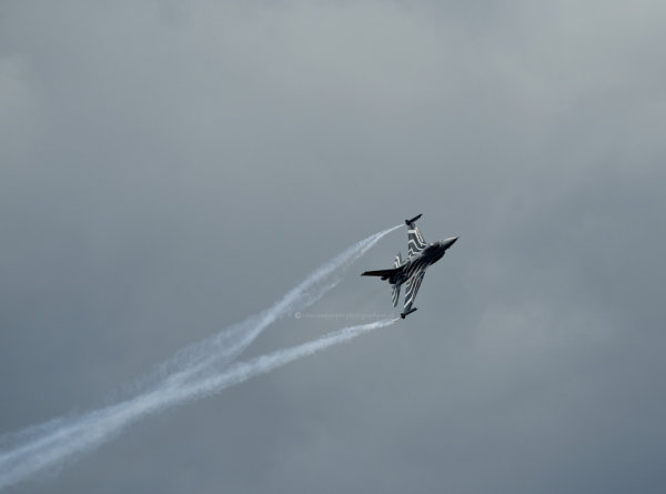 F-16 incoming