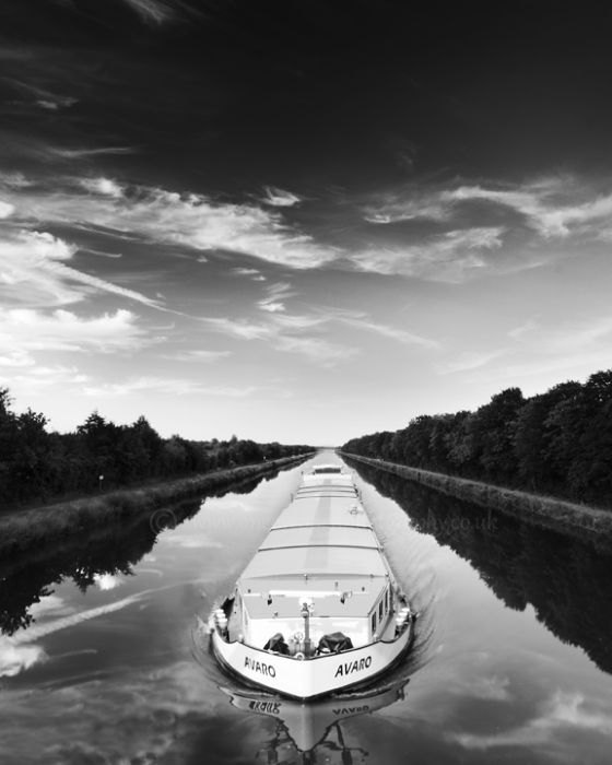 mono Barge