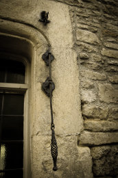 Bell-puller, Bruton