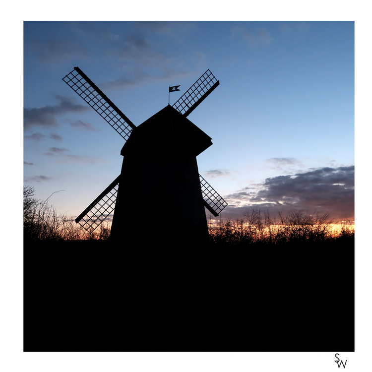 SUNSET AT BEMBRIDGE WINDMILL