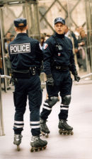 ROLLERBLADING POLICE (PARIS FRANCE)