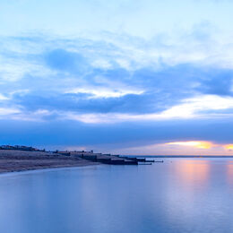 Into the blue hour - The Old Neptune [panoramic]