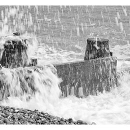 Breakwater & Sea - mono