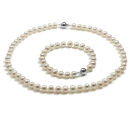 CULTURED PEARL NECKLACE AND BRACELET