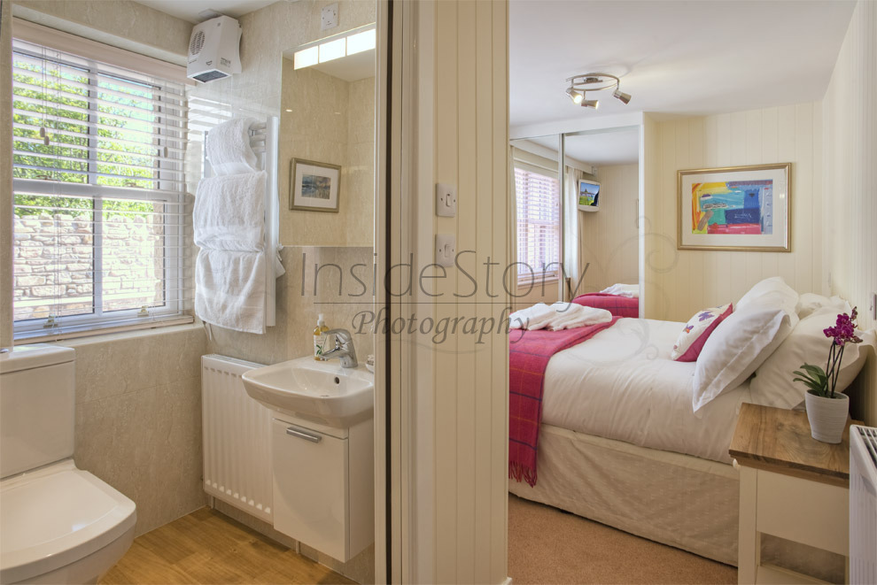 Bedroom with ensuite