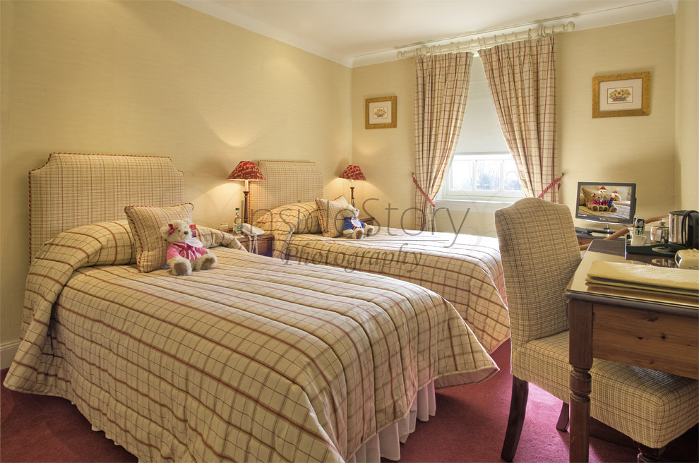 Twin bedroom