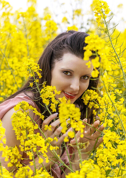Ivy In The Rapeseed