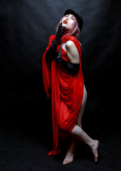 Yohoi Study In Red
