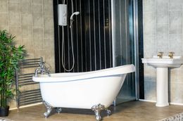 Bathroom set / Functioning Hot Shower Bathroom Set
