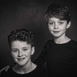 Family Photo Shoot Brothers mono