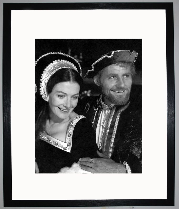 Robert Shaw Framed Art Print by Silver Screen Stars