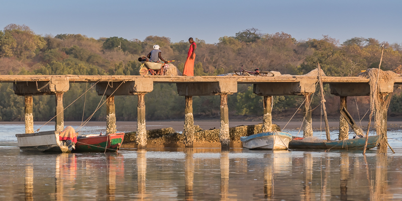 Tendaba pier, Gambia River (note the use of a wheelbarrow as a pushchair)