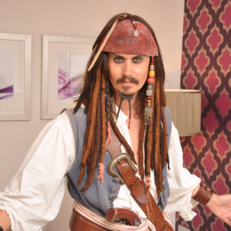 Melo Sparrow, Johnny Depp lookalike.
