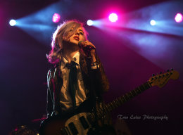 Izzy Phillips, Black Honey