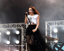 Lauren Mayberry, Chvrches