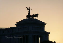 Chariot silhouette, Victor Emmanuel Monument