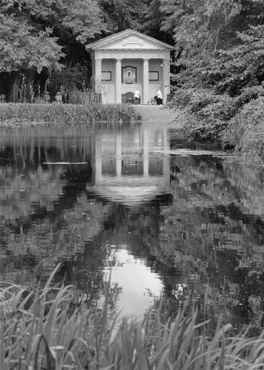 Oval Lake, Althorp House