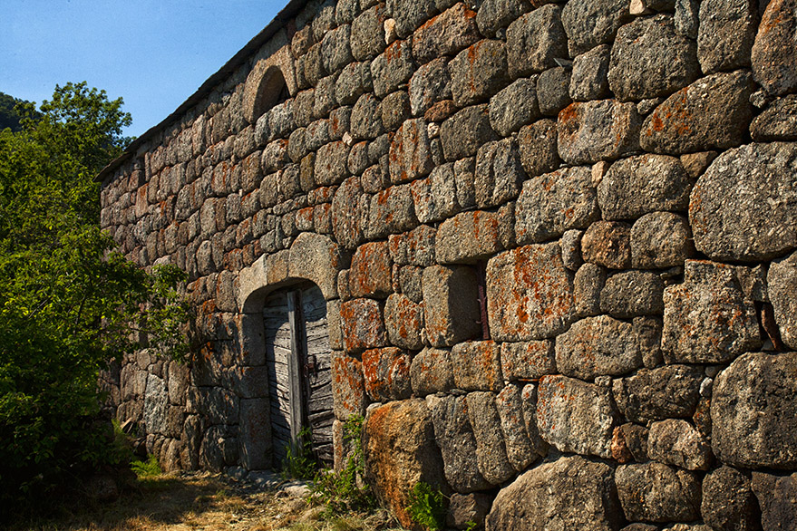 Cevennes barn